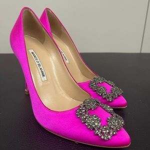 Manolo Blahnik, Hangisi pumps in hot pink- Size 37
